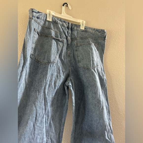 Universal Thread Light Blue extra wide leg women’s Denim Jeans size 17 NWT - Picture 2 of 6